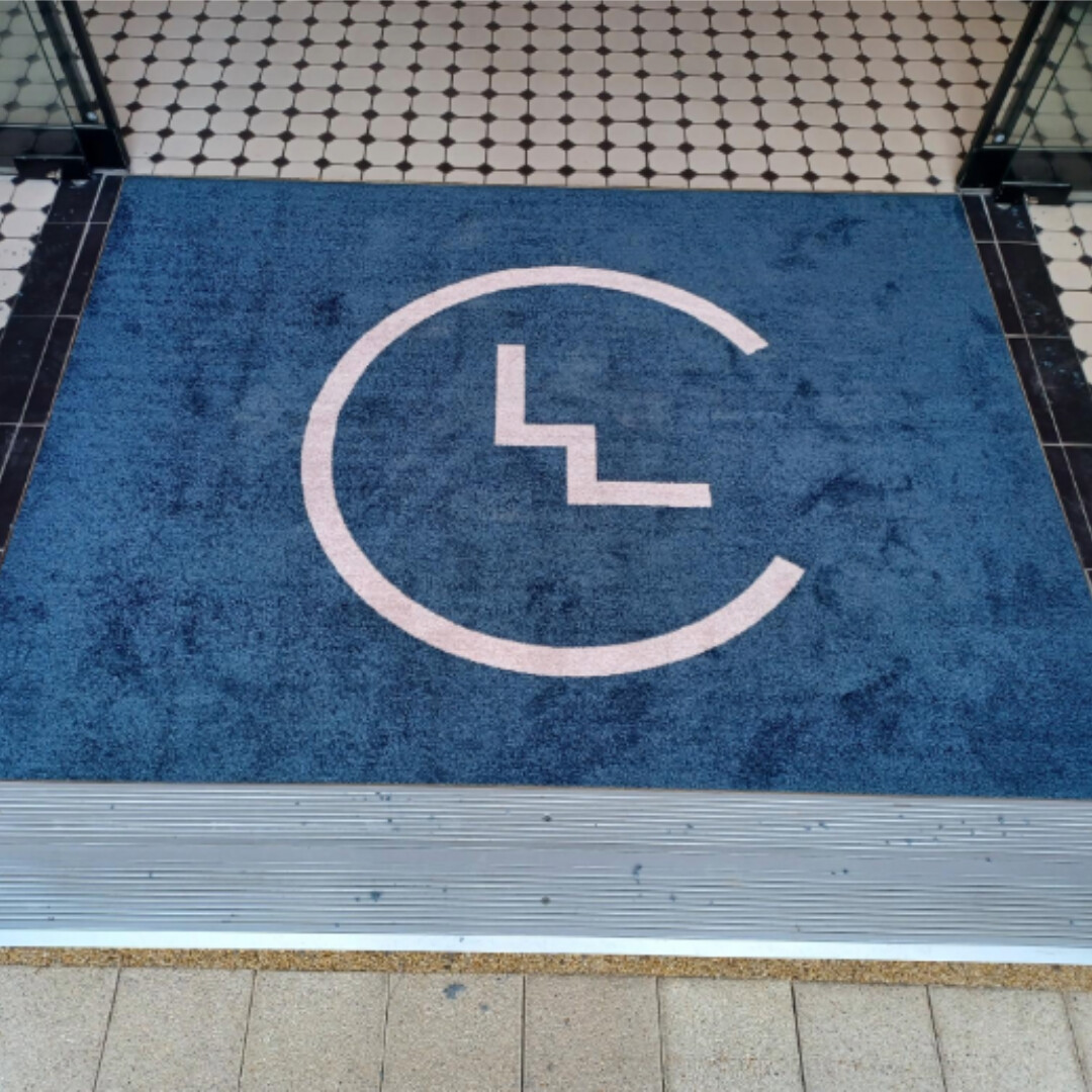 Fitted Image and Logo Mat - auximage2