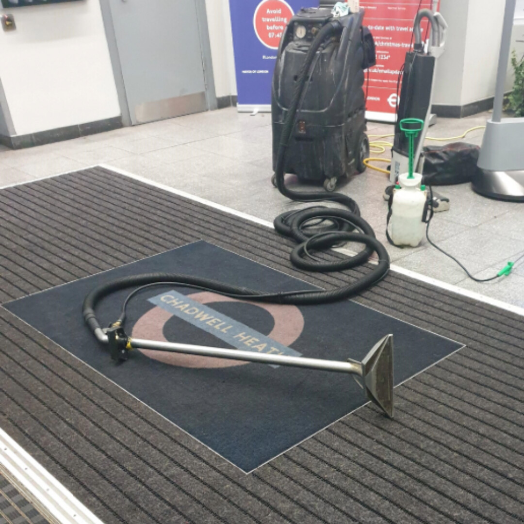 Fixed Entrance Mat Cleaning Service - auximage1