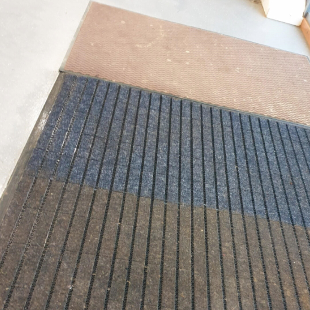 Fixed Entrance Mat Cleaning Service - auximage2